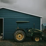 Barn-Tractor